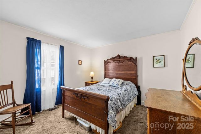 940 Meadowlane Drive NW, Lenoir, NC 28645