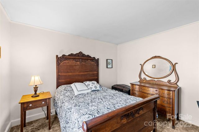 940 Meadowlane Drive NW, Lenoir, NC 28645