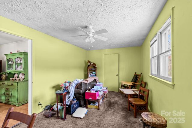 940 Meadowlane Drive NW, Lenoir, NC 28645