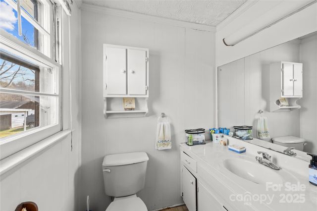 940 Meadowlane Drive NW, Lenoir, NC 28645