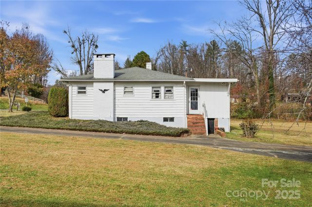 940 Meadowlane Drive NW, Lenoir, NC 28645