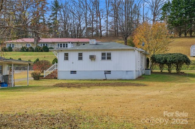 940 Meadowlane Drive NW, Lenoir, NC 28645