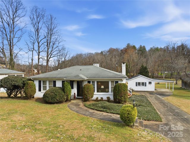 940 Meadowlane Drive NW, Lenoir, NC 28645