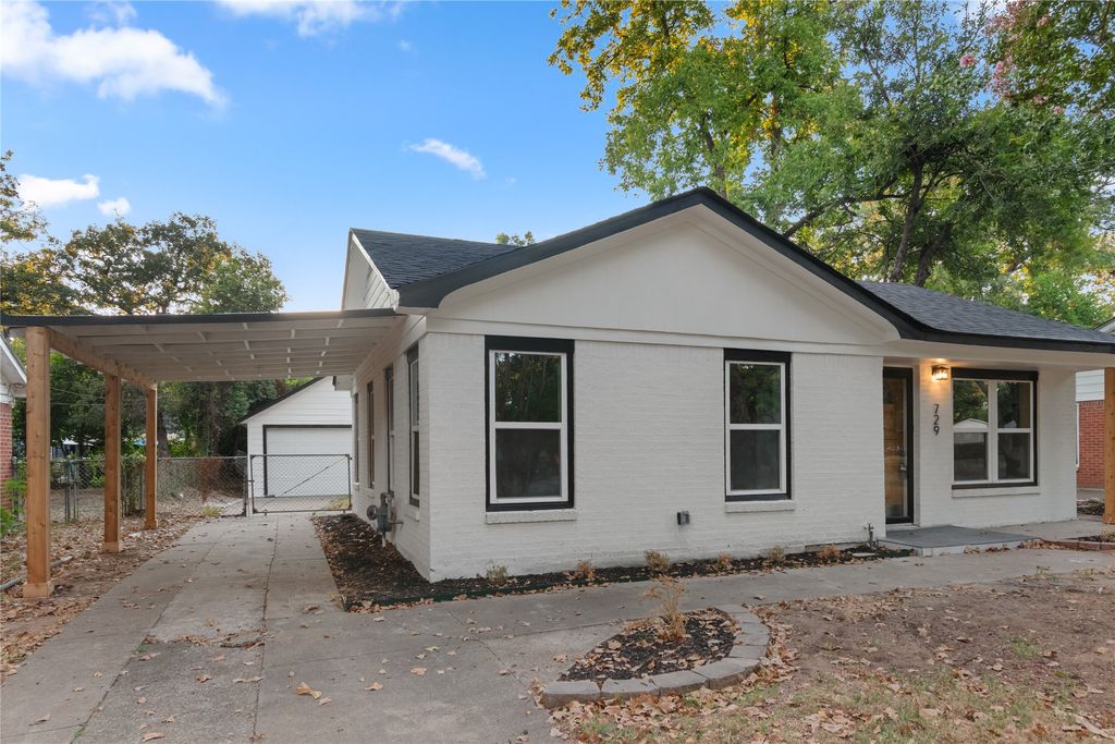 729 Thersa Drive, River Oaks, TX 76114 — photo 2