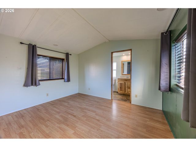 56 MANOR Loop, Roseburg, OR 97471