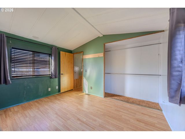 56 MANOR Loop, Roseburg, OR 97471