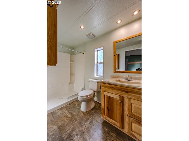 56 MANOR Loop, Roseburg, OR 97471