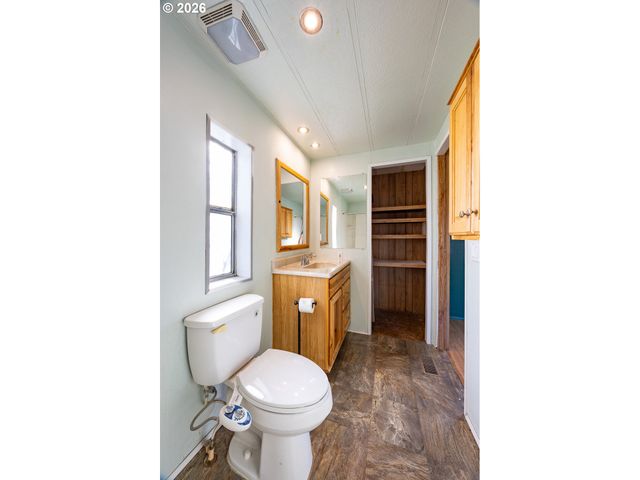 56 MANOR Loop, Roseburg, OR 97471