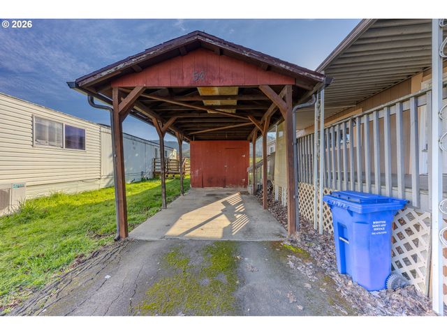 56 MANOR Loop, Roseburg, OR 97471