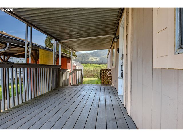 56 MANOR Loop, Roseburg, OR 97471