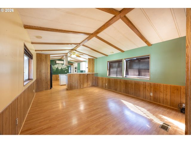 56 MANOR Loop, Roseburg, OR 97471