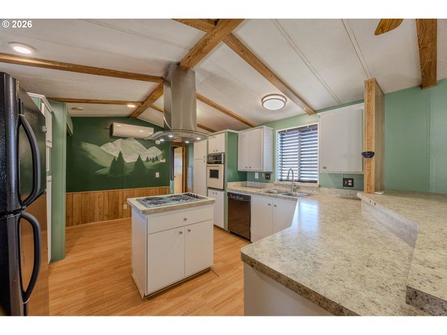 56 MANOR Loop, Roseburg, OR 97471