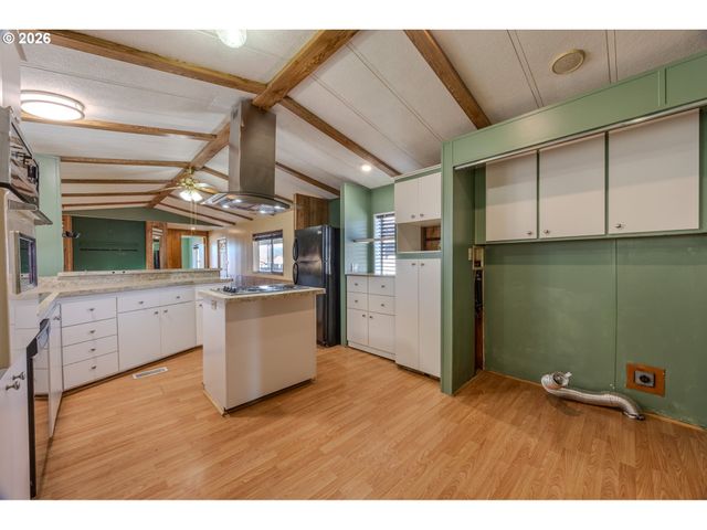 56 MANOR Loop, Roseburg, OR 97471