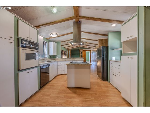 56 MANOR Loop, Roseburg, OR 97471