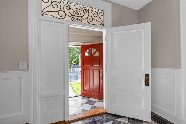 186 Temple St, Boston, MA 02132