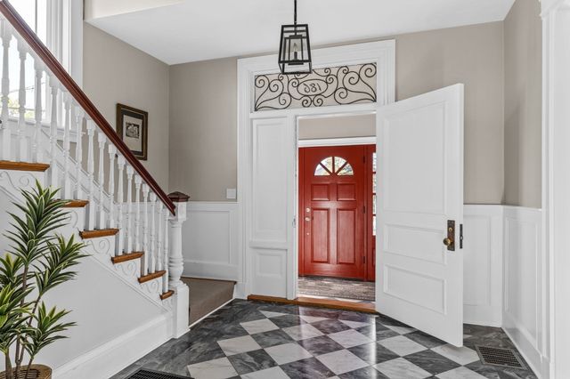 186 Temple St, Boston, MA 02132
