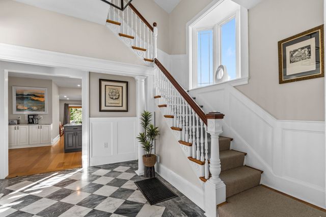 186 Temple St, Boston, MA 02132