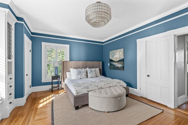 186 Temple St, Boston, MA 02132