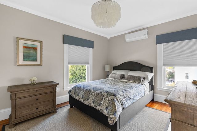 186 Temple St, Boston, MA 02132