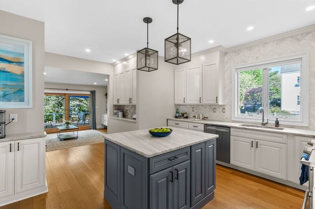 186 Temple St, Boston, MA 02132