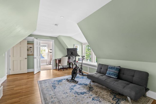 186 Temple St, Boston, MA 02132