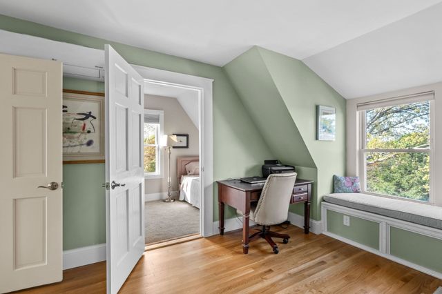 186 Temple St, Boston, MA 02132