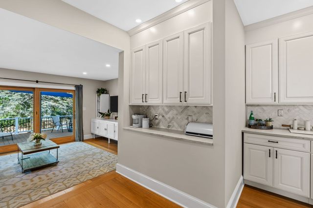 186 Temple St, Boston, MA 02132