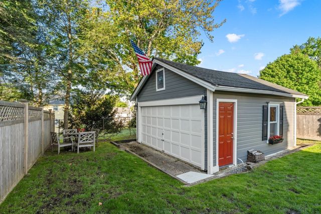 186 Temple St, Boston, MA 02132
