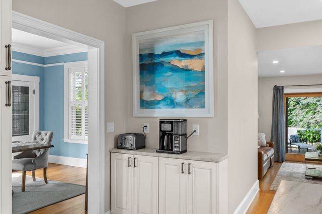 186 Temple St, Boston, MA 02132