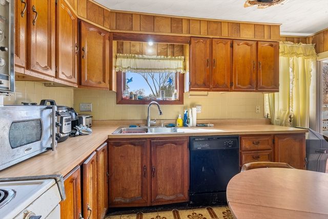 224 Riverdale St, West Springfield, MA 01089