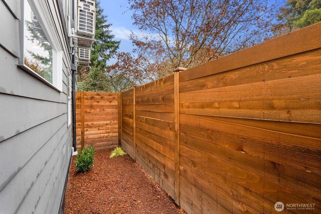 806 B S Rose Street, Seattle, WA 98108