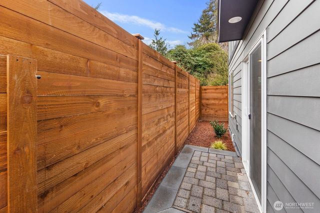 806 B S Rose Street, Seattle, WA 98108