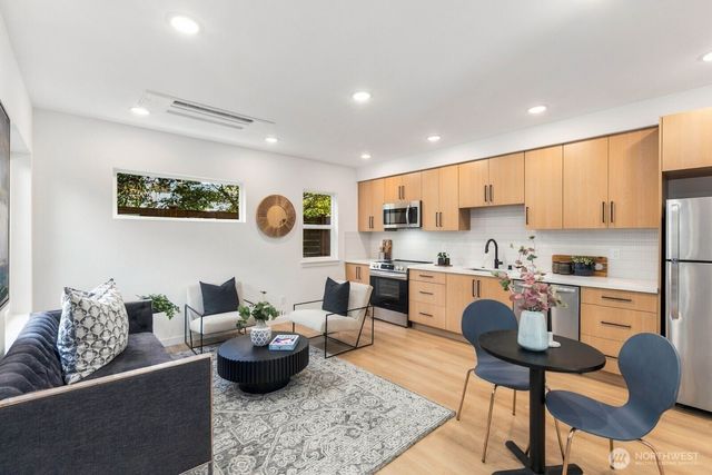 806 B S Rose Street, Seattle, WA 98108