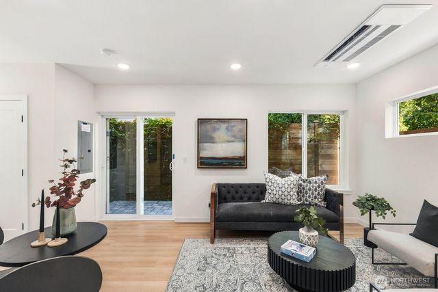 806 B S Rose Street, Seattle, WA 98108