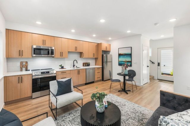 806 B S Rose Street, Seattle, WA 98108