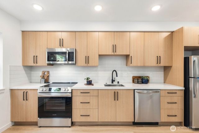806 B S Rose Street, Seattle, WA 98108