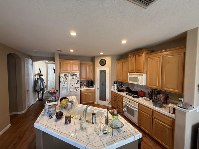 9785 Dartmoor Way, Elk Grove, CA 95757