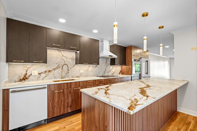 628 Martin Lane, Deerfield, IL 60015