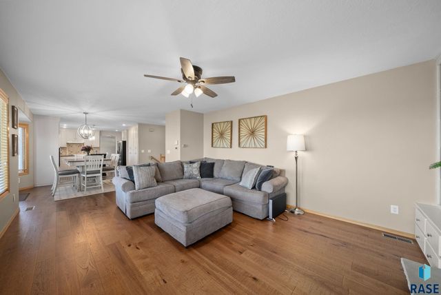 6910 E Split Rock Cir Circle, Sioux Falls, SD 57110