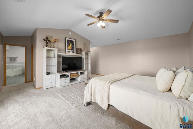 6910 E Split Rock Cir Circle, Sioux Falls, SD 57110