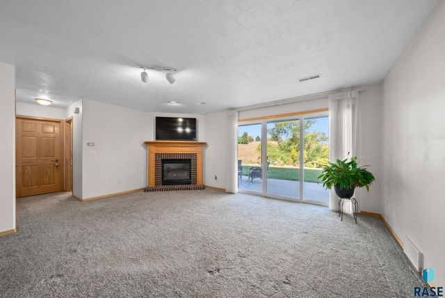 6910 E Split Rock Cir Circle, Sioux Falls, SD 57110