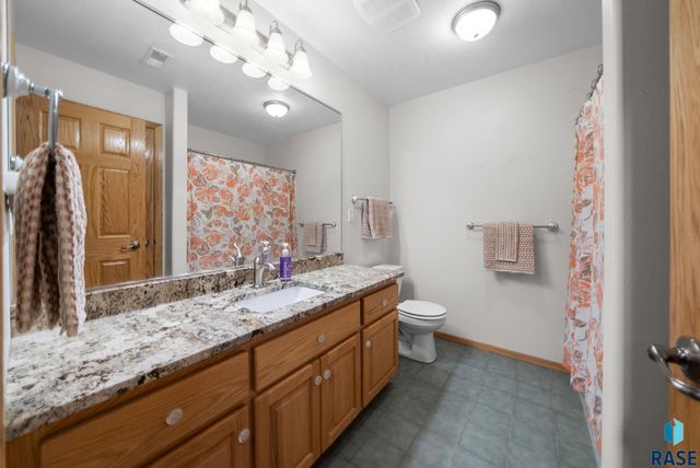 6910 E Split Rock Cir Circle, Sioux Falls, SD 57110