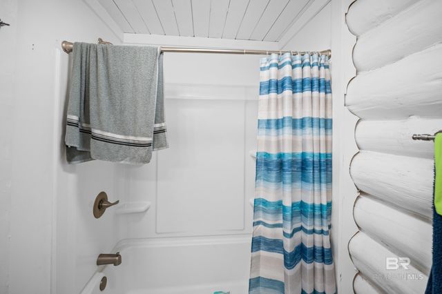 2221 Club House Drive, Lillian, AL 36549