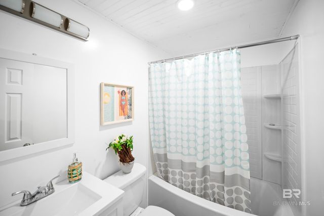 2221 Club House Drive, Lillian, AL 36549