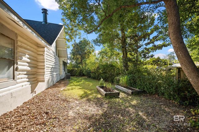 2221 Club House Drive, Lillian, AL 36549