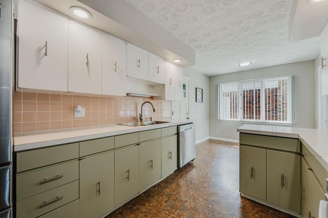2801 Wellsford Lane, Springfield, OH 45503
