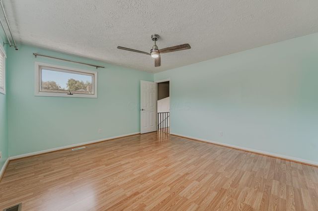 2801 Wellsford Lane, Springfield, OH 45503