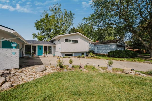 2801 Wellsford Lane, Springfield, OH 45503