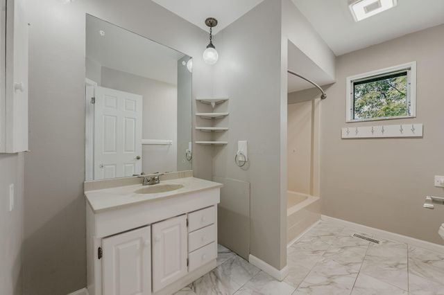 2801 Wellsford Lane, Springfield, OH 45503
