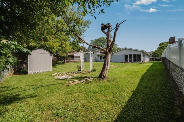 2801 Wellsford Lane, Springfield, OH 45503